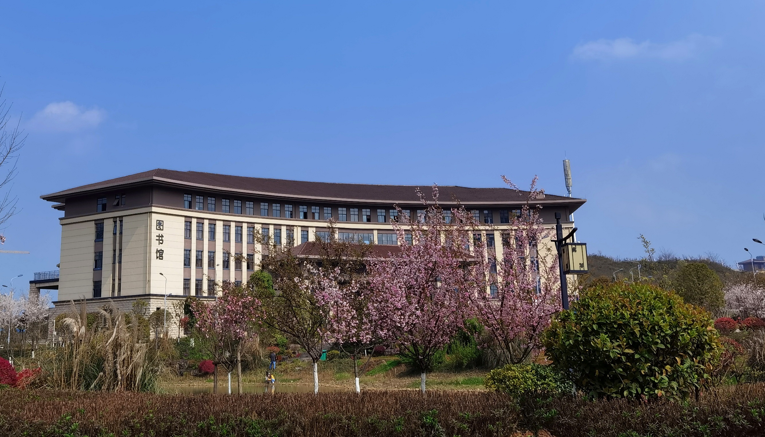 贵州大学出版集团与贵州大学明德学院召开合作交流座谈会